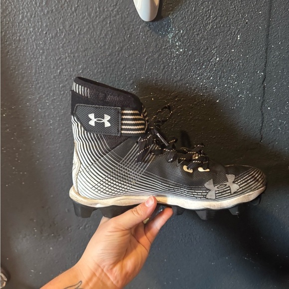 Men’s Under Armour Black and Gray Highlight Franchise Football Cleats - Picture 5 of 8